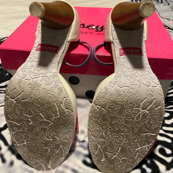 Betseyville by Betsey Johnson ‘Pauline’ peep toe, t-strap pump - Picture 4 of 4